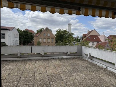Großzügige, lichtdurchflutete 4,5-Zimmer-Terassenwohnung mit 38 qm Südterrasse und EBK