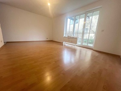 2-Raum-Terrassenwohnung in Gehlsdorf mit Laminat, Einbauküche und Duschbad...!!!