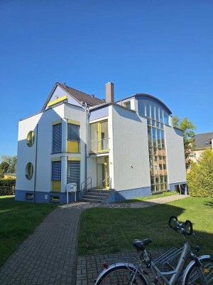 Teilmöblierte, hochwertig sanierte Wohnung in gepflegter Umgebung
