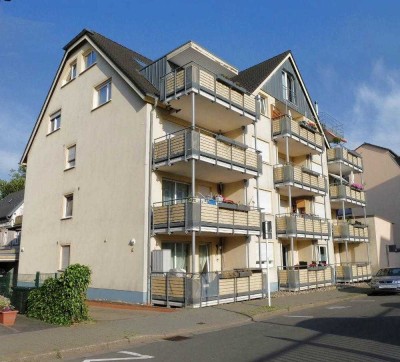 *** Modern, gepflegt und stadtzentral! 3-Zi-Whg mit Balkon + Carport ***