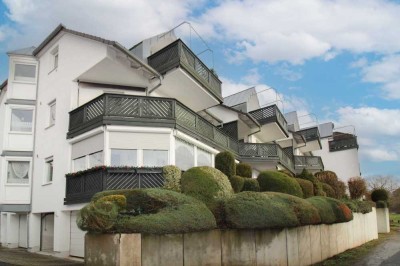 Genießen Sie Ihre eigenen 4 Wände mit Blick auf den See: Charmante 3-Zi.-Etagenwohnung mit Balkon