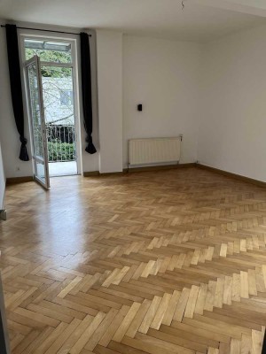 Helle und zentrumsnahe 4-Zimmer-Wohnung mit Balkon in Reutlingen