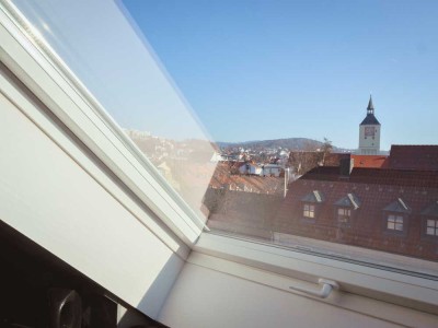Über den Dächern: Exklusive, voll Möblierte 4-Zimmer Wohnung
