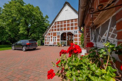 Historisches Bauernhaus mit idyllischem Garten! Plus Ausbaureserve und ggf. Bauplatz.