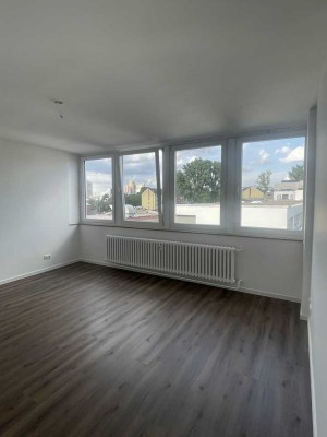 Köln-Zollstock: Erstbezug nach Sanierung -Helle & Moderne 3- Zimmer Wohnung
