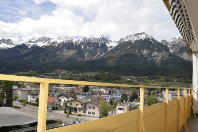 Helle 2-Zimmer-Wohnung mit großem Balkon – befristet bis März 2026 zu vermieten