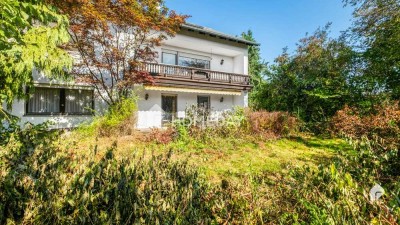 Ihr Traumhaus zum Modernisieren! EFH mit traumhaften Blick : 9 Zimmer, Sauna und 3 Bäder