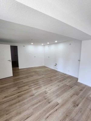 650 € - 90 m² - 3.0 Zi.