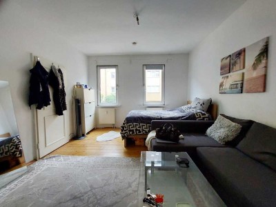 Schnuckelige kleine Wohnung im Hochparterre mit Dielenböden