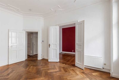 Altbauwohnung mit Balkon im renovierten Gründerzeitaltbau in der „Lieblingsstraße“