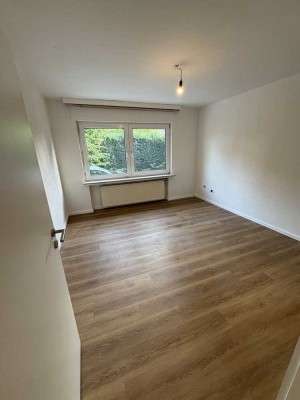 Frisch renoviertes WG-Zimmer – direkt an der FH, teil-möbliert & top Lage