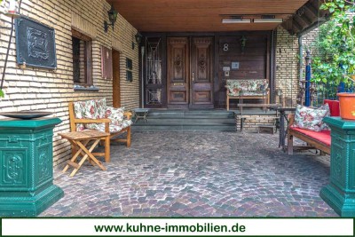 „Zentral im Grünen – Stilvolles Einfamilienhaus mit liebevoll angelegtem Garten in bester Lage“