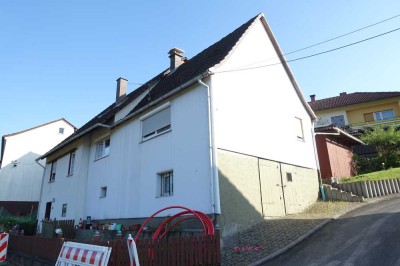 Sinntal Jossa: Einfamilienhaus mit Scheune samt Garage und Grillplatz