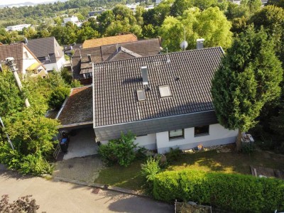 1-2 Familienhaus mit ELW Provisionsfrei! PV und Dach neuwertig!
