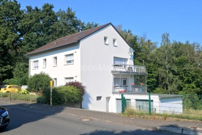 Attraktives 2-Familienhaus mit Einliegerwohnung, Garten, Garagen etc.