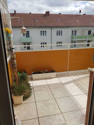 Höll-Immobilien verkauft: 3-Zimmerwohnung mit großem Balkon in ruhiger Lage im Süden von Halle