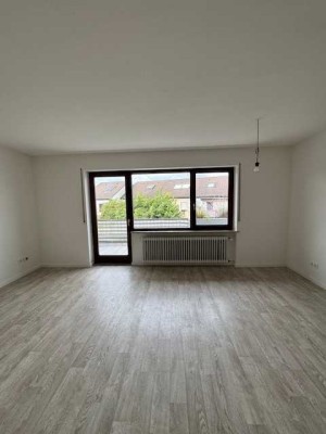 Schöne, helle und gepflegte 1-Zimmer-Wohnung mit Balkon und Einbauküchee in Bad Krozingen