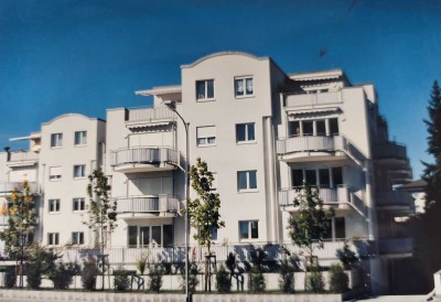 Oberts.-Hausen* sonnige 2-Zimmer Wohnung m. XXL Dachterrasse und TG.-Platz, ruhiges u gepflegtes MFH
