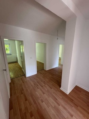 Große 4-Zimmerwohnung mit sonnigen Balkon