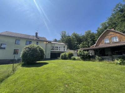 Wohn- und Gewerbeanwesen mit entzückendem Ferienhaus in bester Lage von Hochwaldhausen!