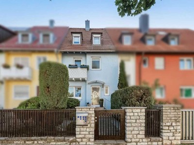Charmantes Reihenmittelhaus mit Wellnessbereich und gepflegtem Garten in Nürnberg-Maxfeld