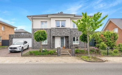 Hochwertige KfW-40-Stadtvilla in moderner Architektur in Achim – Baujahr 2014 – 183 m²