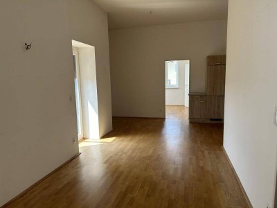Sonnige 2-Zimmerwohnung mit großem Balkon - unbefristet