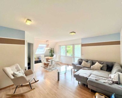 Exklusive 4-Zi-Wohnung (von Privat) mit großzügigen Sonnenbalkon und EBK in traumhafter Wohnlage