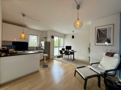 Stunning, Furnished, Light-Flooded 2-Bedroom Apartment with large Balcony in Samariterviertel