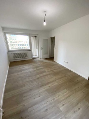 Einziehen und wohlfühlen! 2-Zimmer-Wohnung, Erstbezug nach Sanierung, Einbauküche