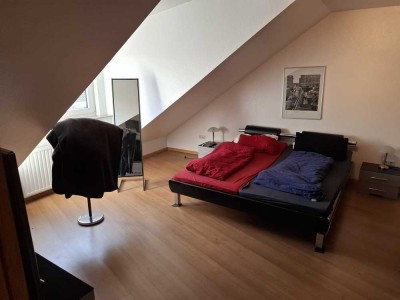 Wunderschöne 4-Zimmer-Dachgeschosswohnung mit Loggia und Einbauküche