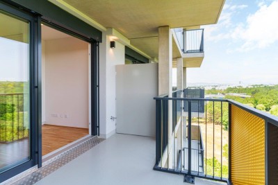 Atemberaubender Fernblick – pure Entspannung auf dem großzügigen Balkon garantiert.