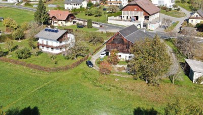 Sonnenplateau Köstenberg - Wohnhaus mit Stallgebäude und Wiesen