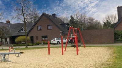 Großzügiges Haus mit Garten und Spielplatz vor der Tür in Lienen