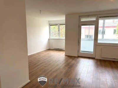 "Neu renovierte, 2-3 Zimmer - Wohnung + Loggia!"
