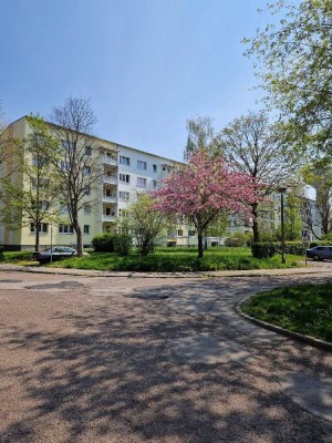 3-Raum Wohnung mit Balkon und Blick ins Grüne!!!