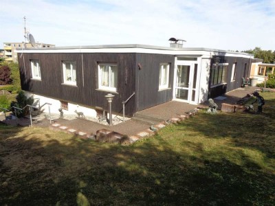 Wertheim- Wartberg mit Fernblick: gepflegter Bungalow mit drei Garagen