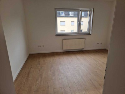WG-geeignete 2 Zimmer Wohnung mit Balkon - ab sofort frei