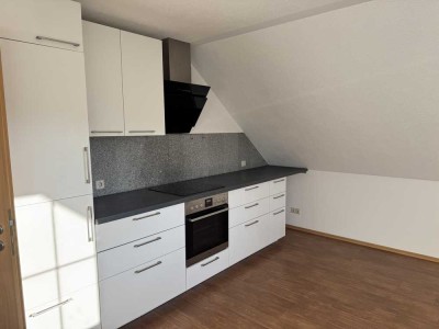 Helle und freundliche Wohnung mit dreieinhalb Zimmern sowie Balkon und EBK in Mönchweiler