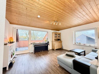 helle Dachgeschoss Wohnung mit Balkon