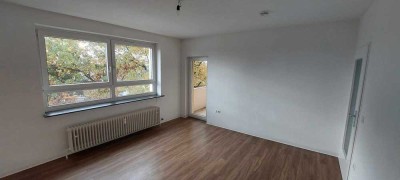 Erstbezug nach Sanierung: Helle 2-Zimmer-Wohnung im 3. OG in Wiesbaden-Delkenheim