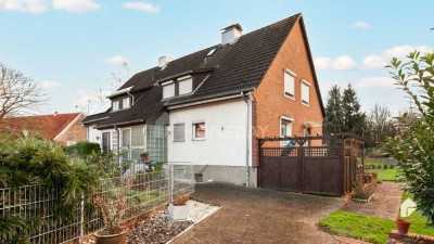 Doppelhaushälfte mit 5 Zimmern, Garten, Keller und Garage