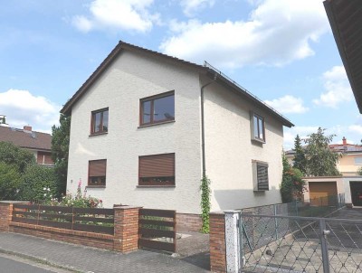 *** TOP Lage in Obertshausen! Klasse geschnittene 3-Zimmer-Wohnung mit EBK, Balkon & Garage! ***