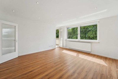 Frisch sanierte Drei-Zimmer-Eigentumswohnung mit Loggia und Blick ins Grüne