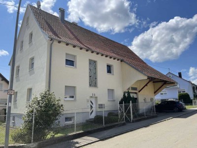 Bauernhaus mit zwei Wohneinheiten und großem Ökonomieteil