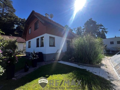 "Solides Haus mit Garten und Pool"
