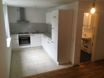 1-Zimmer Souterrain-Wohnung 25qm/Parkett/Fußbodenheizung/Einbauküche/Tageslicht-Bad in Dossenheim