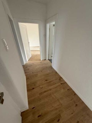 4 Zimmer, Küche, 2 Bäder, Balkon in Essen-Frohnhausen - frisch renoviert