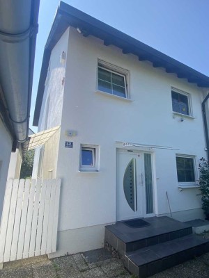 Große sonnige DHH mit ruhigem SW- Garten