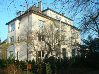 Charmante 3-Zimmer Altbau-Wohnung mit Durchgangszimmer